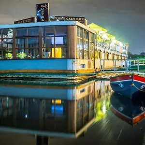 Boat-hostel Marta Hostel